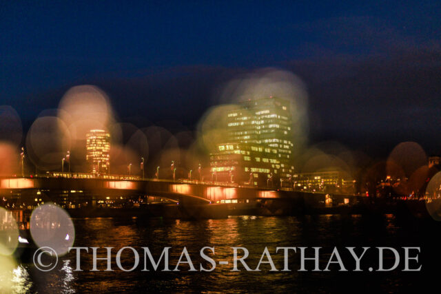 Architektur kreativ - Köln bei Nacht