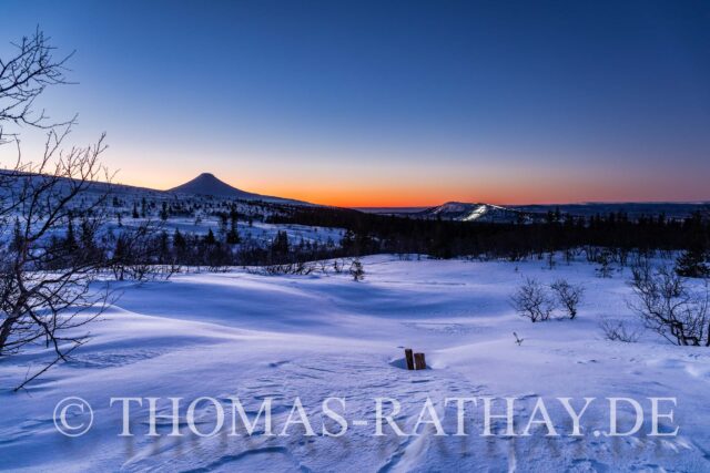 Stadjän und Idrefjäll im winterlichen Abendlicht